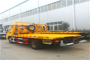 南沙群岛附近拖车救援搭电